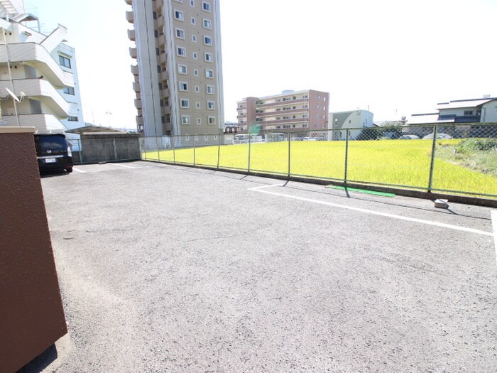物件外観写真3　(駐車場)
