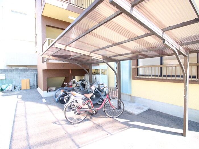 物件外観写真4　(駐輪場)