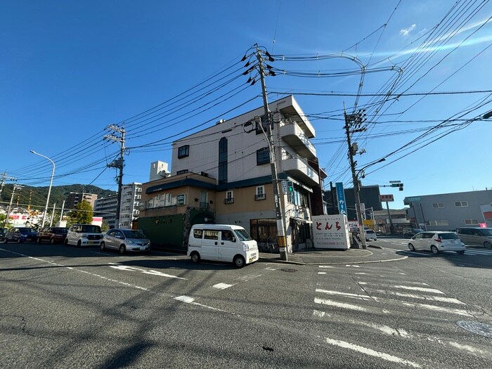 物件外観写真4　(エントランス部分)