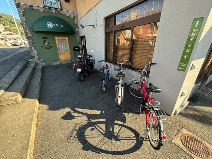 物件外観写真5　(駐輪場)