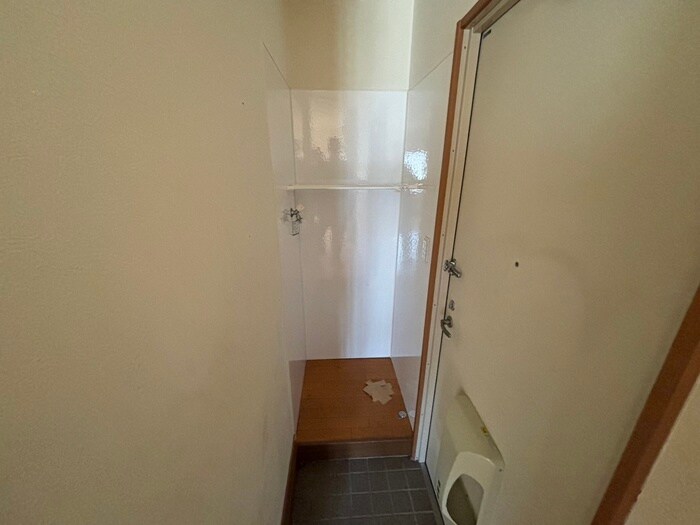 物件内観写真16　(洗濯機置場)