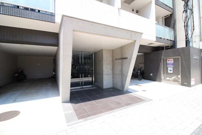 物件外観写真2　(エントランス部分)