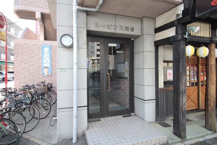 ル－ビンス観音ビルのエントランス部分