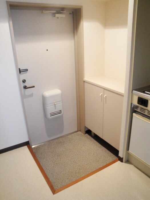 物件内観写真13　(玄関)