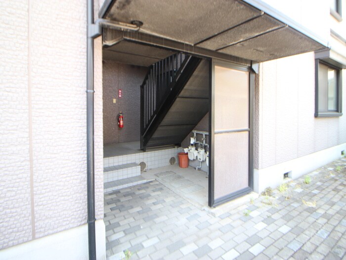 物件外観写真6　(エントランス部分)