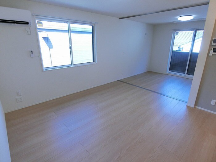 物件内観写真1　(居室)