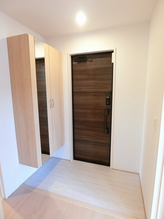 物件内観写真16　(玄関)