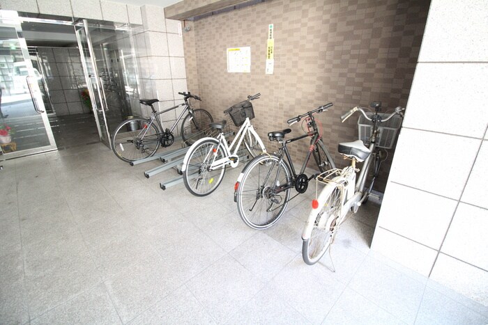 物件外観写真4　(駐輪場)