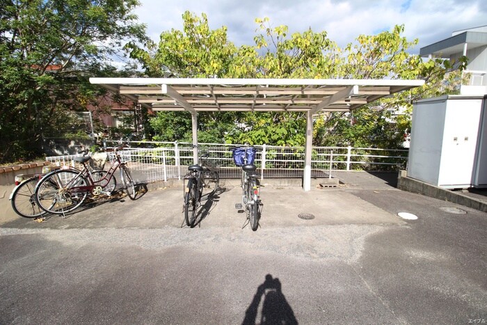 物件外観写真3　(駐輪場)