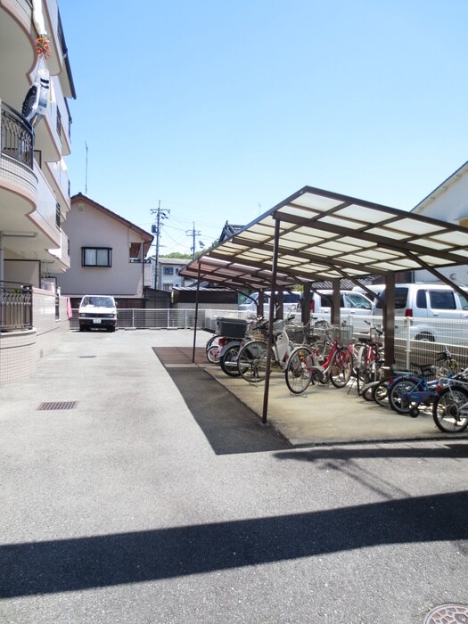 物件外観写真4　(駐輪場)