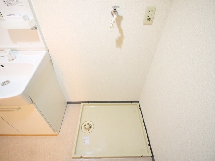 物件内観写真12　(洗濯機置場)