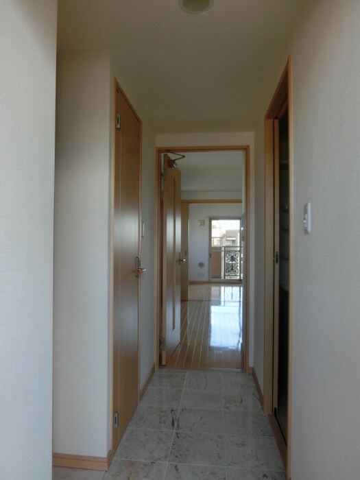 物件内観写真15　(玄関)