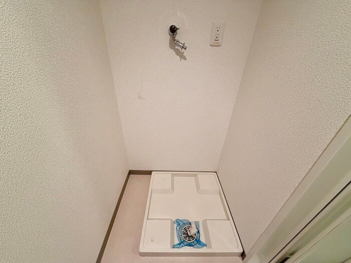 物件内観写真16　(洗濯機置場)