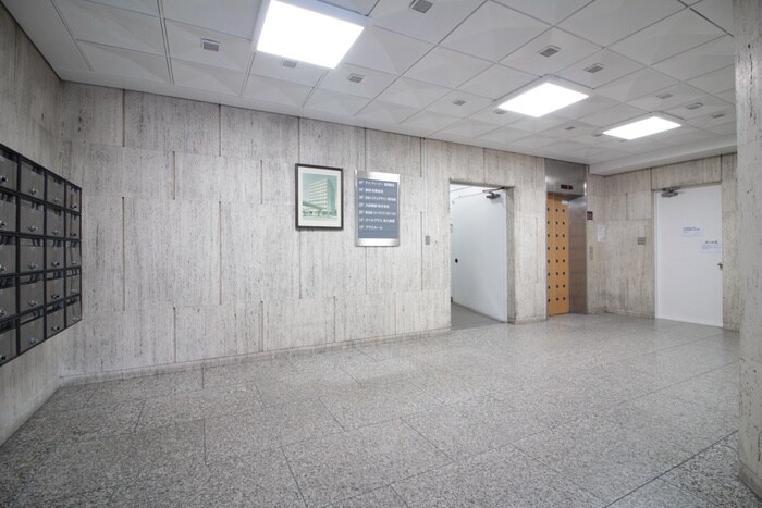 物件外観写真4　(エントランス部分)