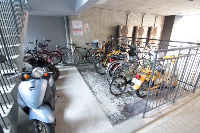 物件外観写真5　(駐輪場)