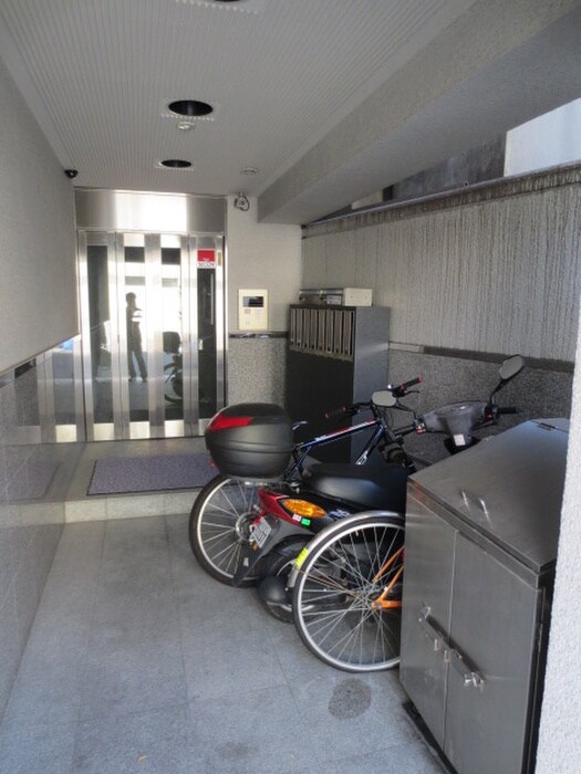 物件外観写真4　(駐輪場)