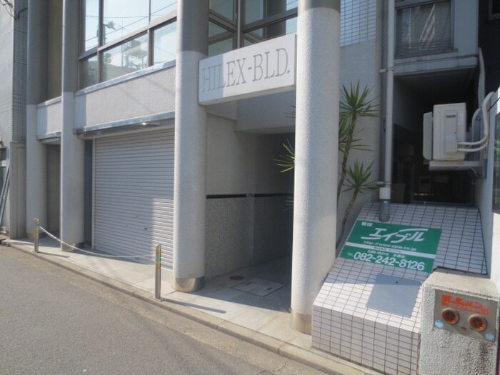 物件外観写真5　(エントランス部分)