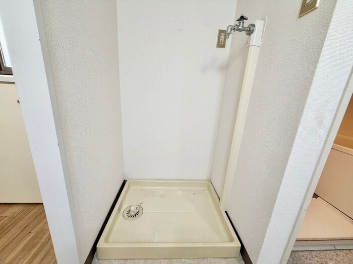 物件内観写真16　(洗濯機置場)