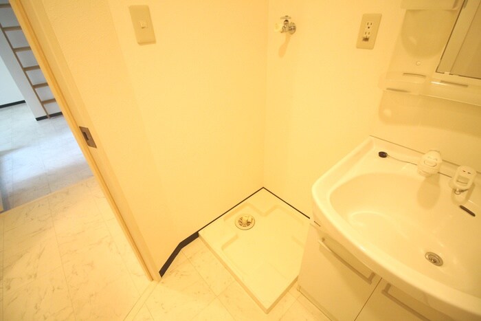 物件内観写真9　(洗濯機置場)