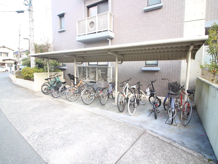物件外観写真4　(駐輪場)