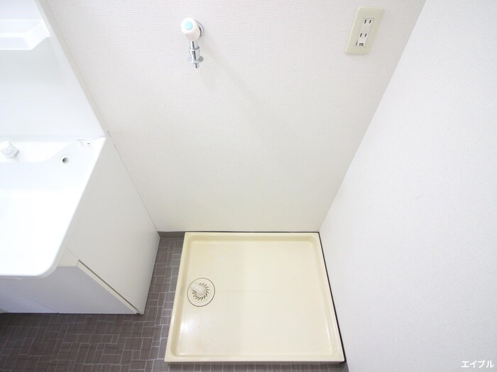 物件内観写真12　(洗濯機置場)