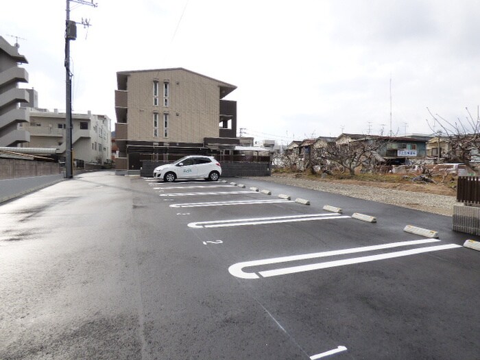 物件外観写真2　(駐車場)