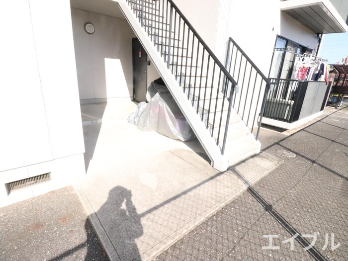 物件外観写真4　(エントランス部分)