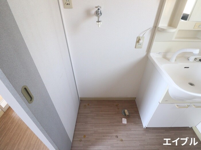 物件内観写真12　(洗濯機置場)