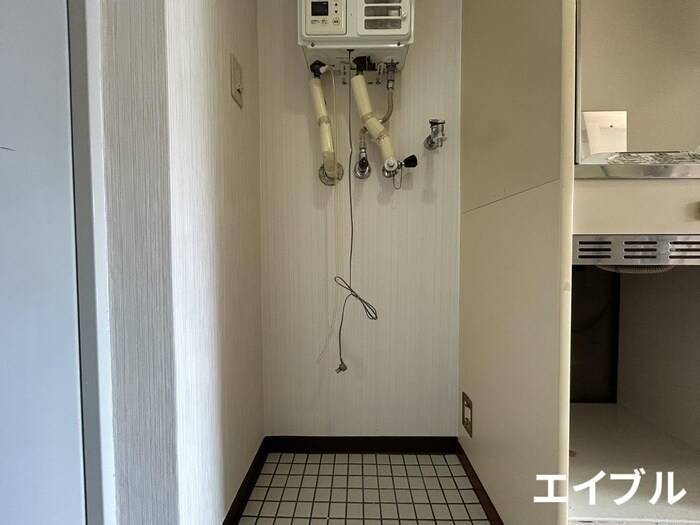 物件内観写真14　(洗濯機置場)