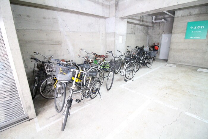 物件外観写真5　(駐輪場)