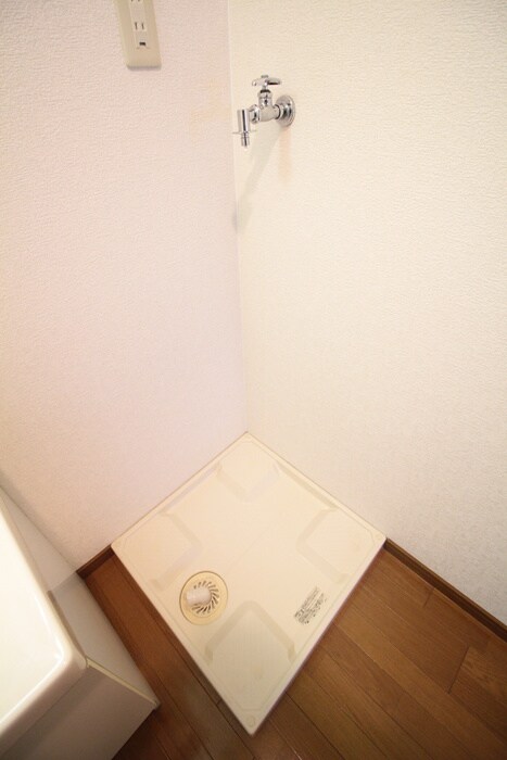 物件内観写真12　(洗濯機置場)