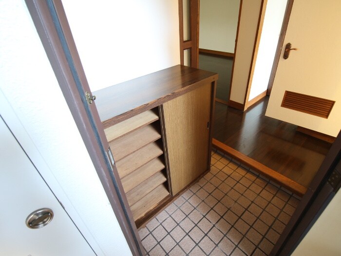 物件内観写真12　(玄関)