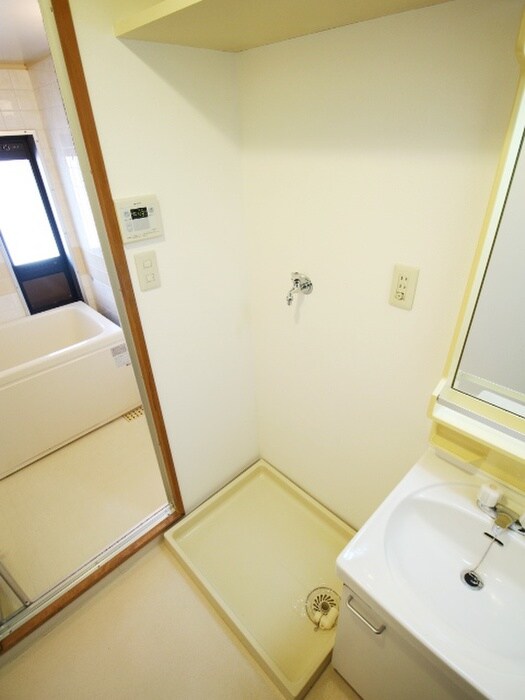 物件内観写真16　(洗濯機置場)