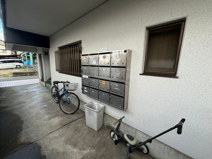 物件外観写真4　(エントランス部分)