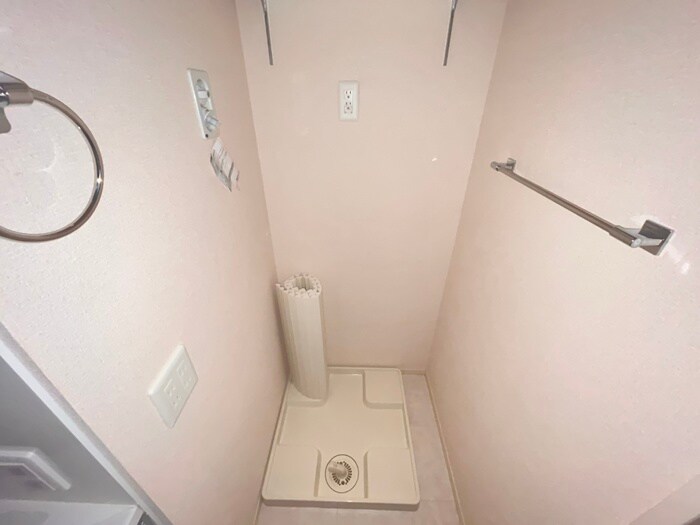 物件内観写真13　(洗濯機置場)