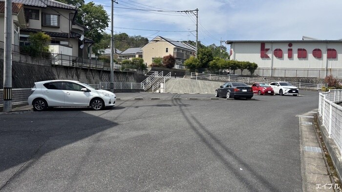 物件外観写真2　(駐車場)