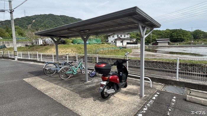 物件外観写真3　(駐輪場)