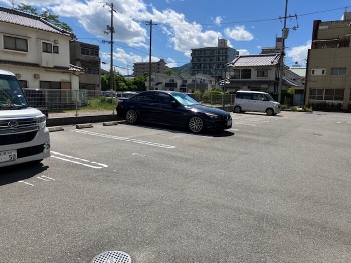 物件外観写真2　(駐車場)