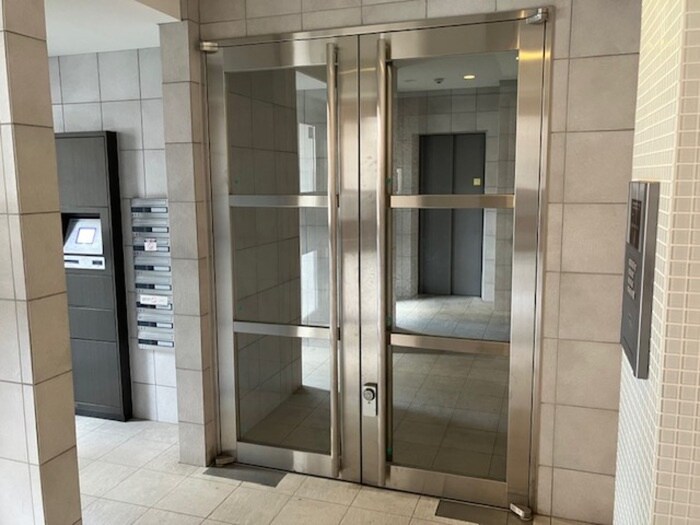 物件外観写真4　(エントランス部分)