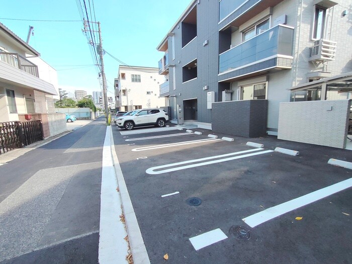 物件外観写真4　(駐車場)