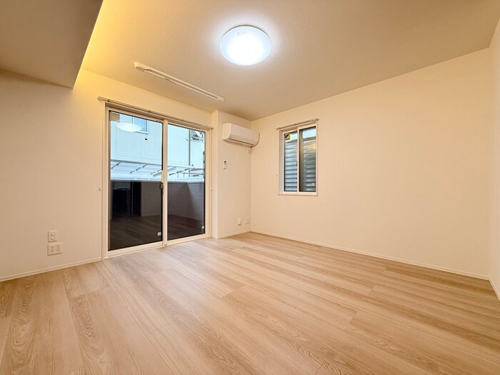 物件内観写真4　(居室)