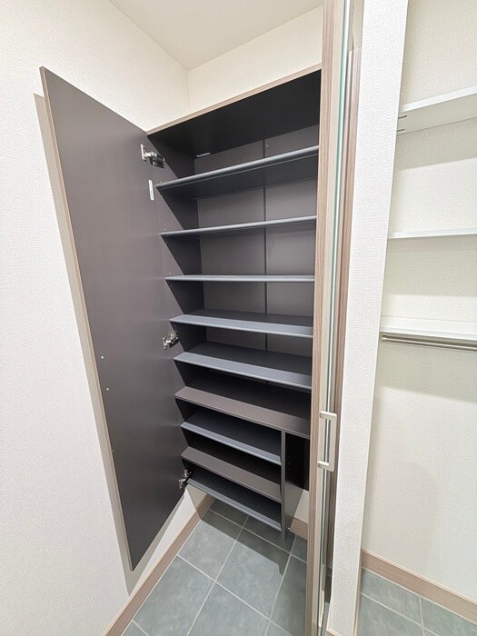 物件内観写真9　(靴箱)