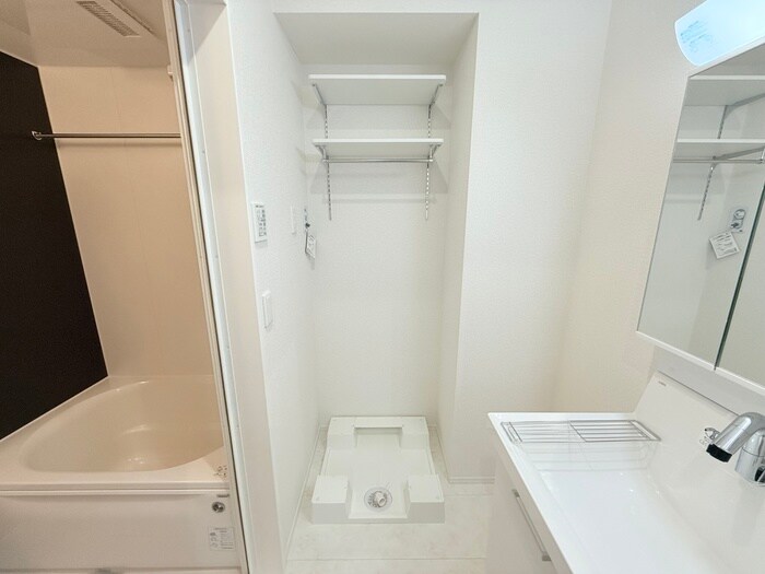 物件内観写真12　(洗濯機置場)