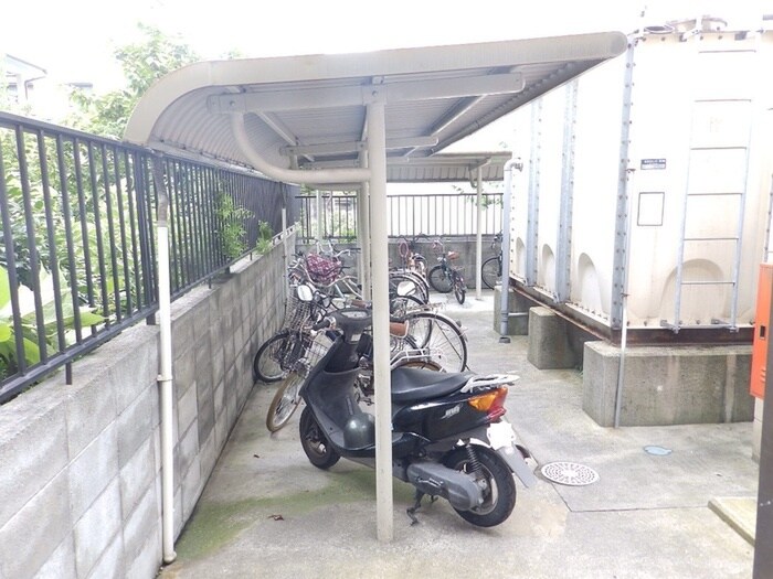 物件外観写真4　(駐輪場)