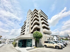 トレゾァ西原外観写真