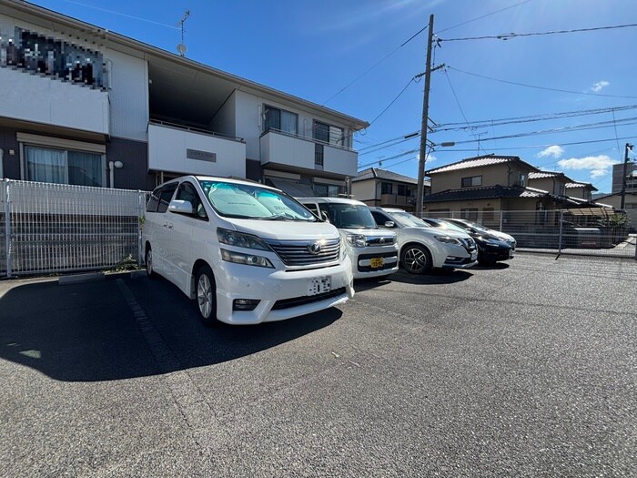 物件外観写真6　(駐車場)