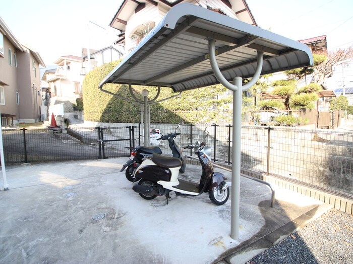 物件外観写真4　(駐輪場)