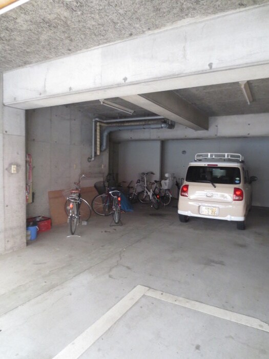 物件外観写真3　(駐輪場)