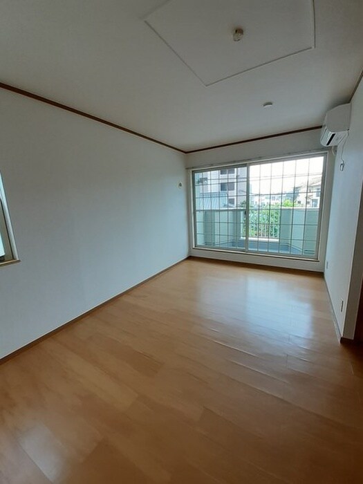 物件内観写真11　(室内からの展望)