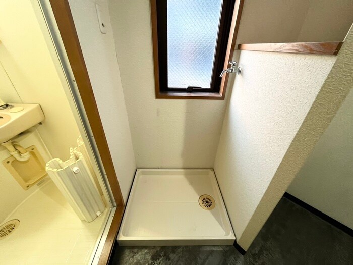 物件内観写真12　(洗濯機置場)